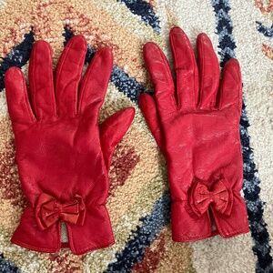 Red leather gloves with bows, size 7